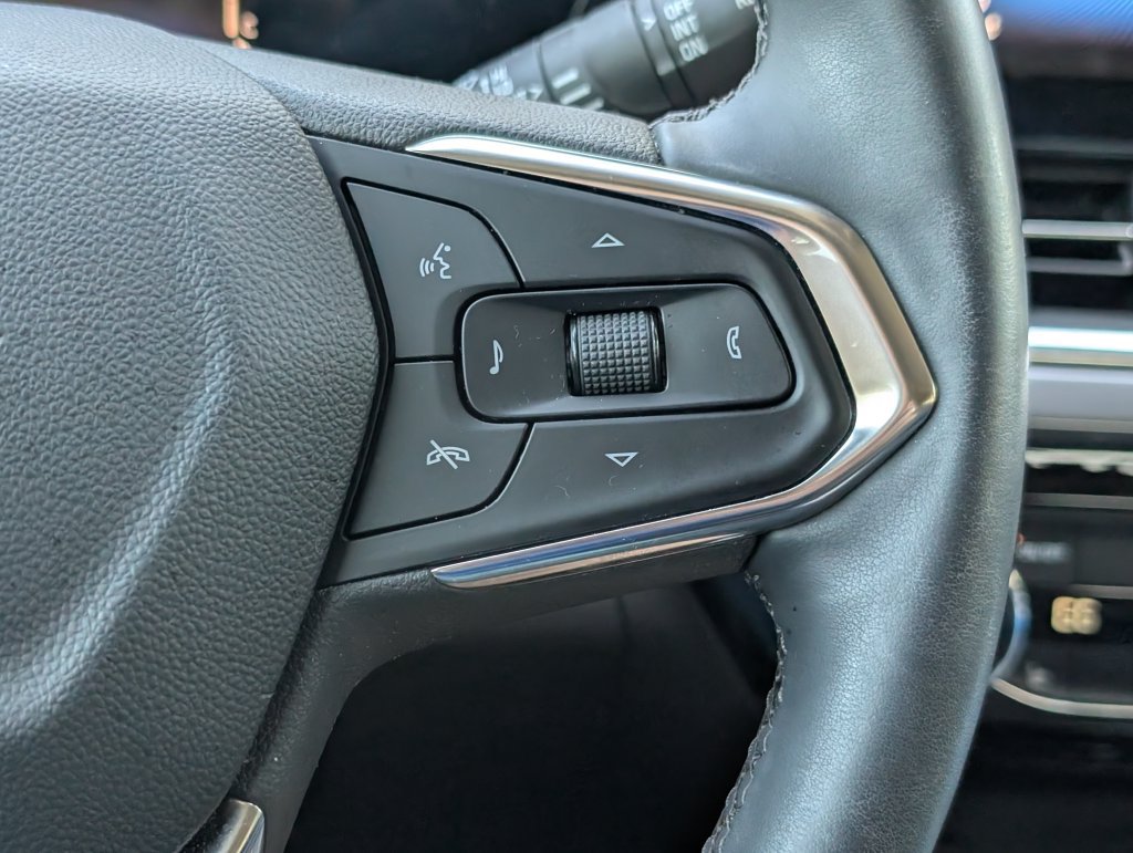 Used 2025 Chevrolet Trax ACTIV w/ Sunroof Package FWD image 28