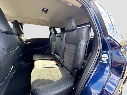 Used 2025 Mitsubishi Outlander SE image 22