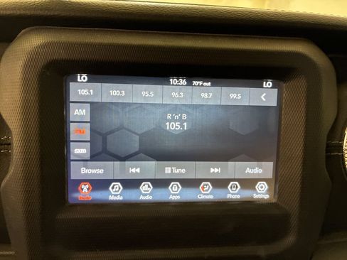 Used 2018 Jeep Wrangler Unlimited Sahara w/ Cold Weather Group AWD/4WD image 18