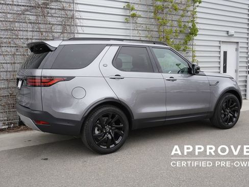 Used 2025 Land Rover Discovery S AWD/4WD image 4