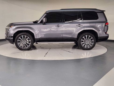Used 2025 Lexus GX 550 w/ Accessory Package (2T) AWD/4WD image 10