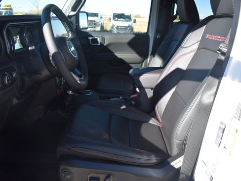 New 2025 Jeep Gladiator Rubicon w/ Convenience Group image 16