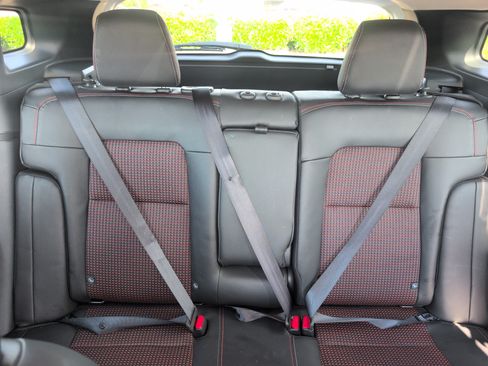 Used 2025 Nissan Kicks SR FWD image 24