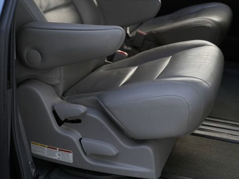 Used 2017 Toyota Sienna XLE Premium FWD image 37