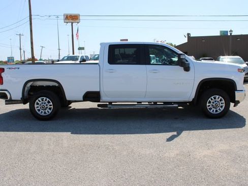 Used 2025 Chevrolet Silverado 2500 LT w/ Safety Package AWD/4WD image 4