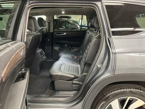 Used 2024 Volkswagen Atlas SEL AWD/4WD image 8