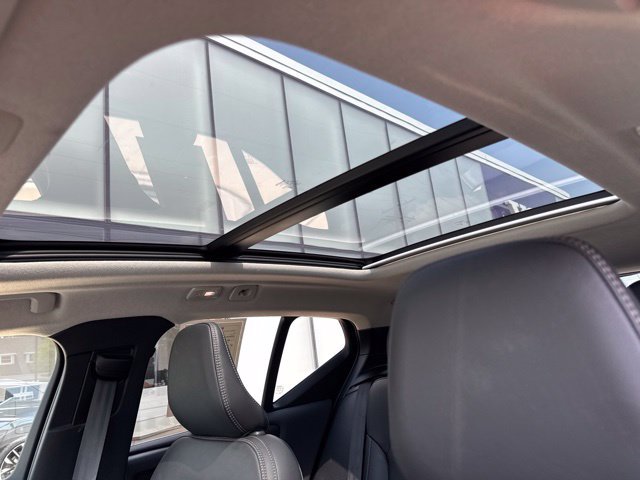 Certified 2025 Volvo XC40 B5 Plus AWD/4WD image 27