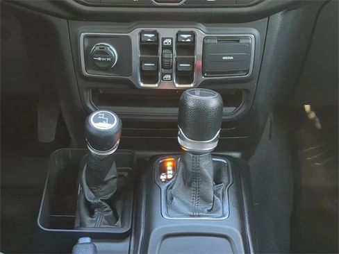 Used 2021 Jeep Gladiator Sport image 17