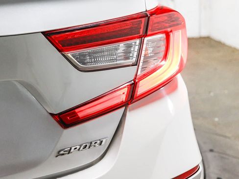 Used 2022 Honda Accord Sport image 11
