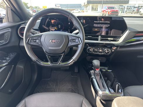 Used 2024 Chevrolet Trax RS w/ Sunroof Package image 15