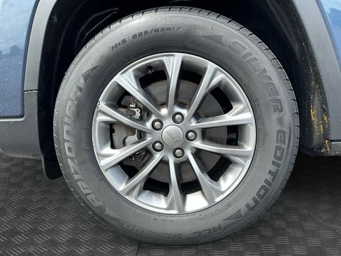 Used 2020 Jeep Cherokee Latitude Plus w/ Cold Weather Group AWD/4WD image 15