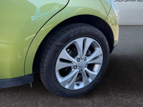 Used 2016 Kia Soul + FWD image 15