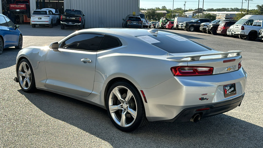 Used 2018 Chevrolet Camaro SS RWD image 5