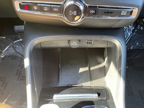 Used 2022 Volvo XC40 T5 Inscription w/ Climate Package image 37