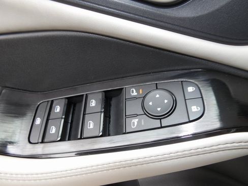 New 2025 Nissan Rogue SV image 18