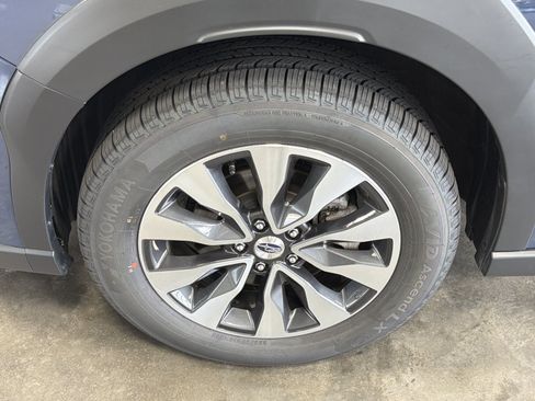 Certified 2025 Subaru Outback Touring XT AWD/4WD image 15