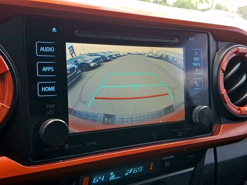 Used 2017 Toyota Tacoma TRD Off-Road w/ Premium & Technology Package image 21