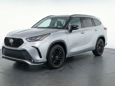 Used 2025 Toyota Highlander XSE AWD/4WD image 3