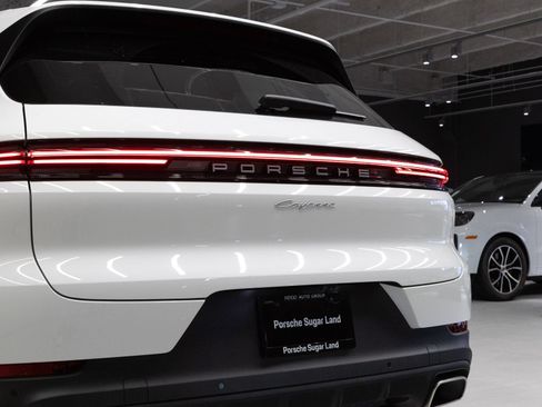 Certified 2026 Porsche Cayenne AWD/4WD image 30