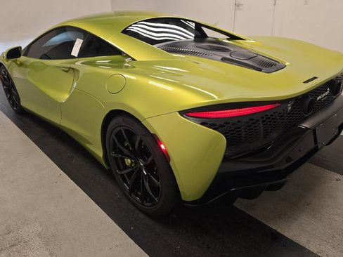 Used 2023 McLaren Artura image 4