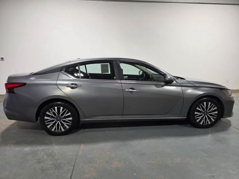 Used 2023 Nissan Altima 2.5 SV FWD image 6