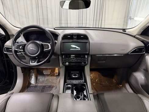 Used 2020 Jaguar F-PACE R-Sport image 13