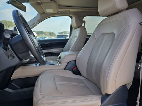 Used 2024 Ford Expedition Limited image 16