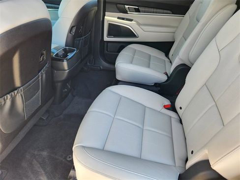 Used 2025 Kia Telluride EX w/ EX Captain's Chair Package image 31