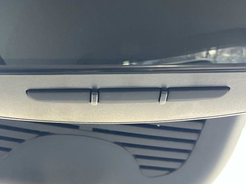 Certified 2025 Mercedes-Benz GLB 250 image 32