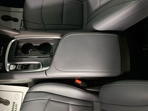 Used 2024 Buick Enclave Essence w/ Experience Buick Package AWD/4WD image 20