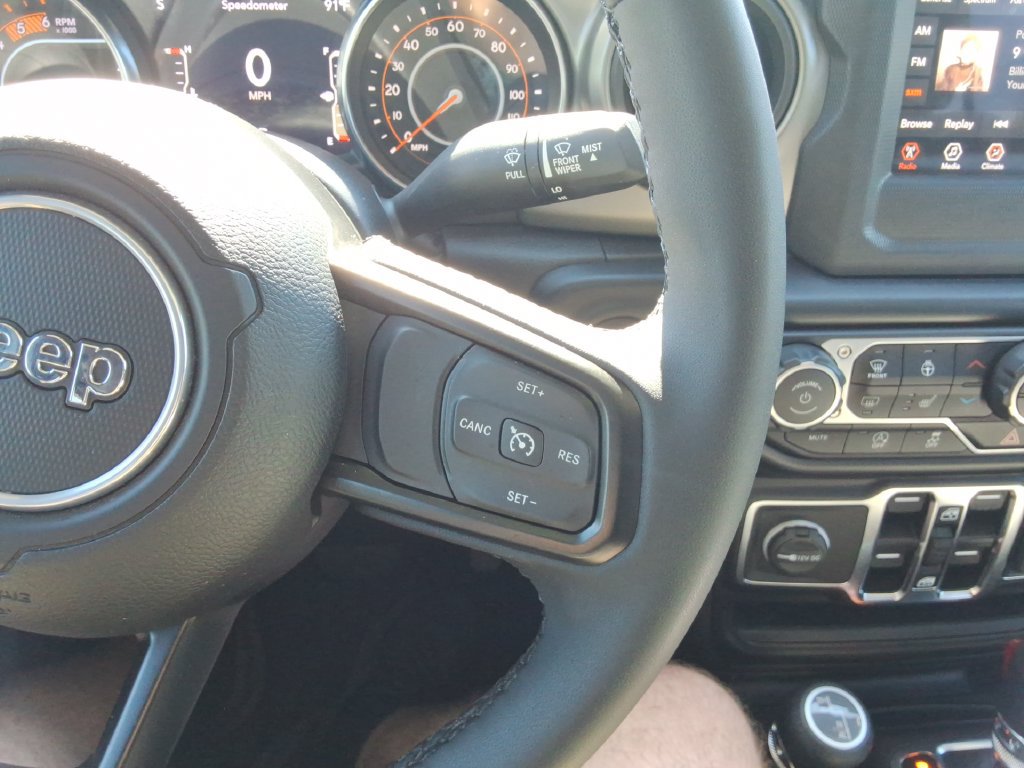 Used 2023 Jeep Gladiator Sport AWD/4WD image 25