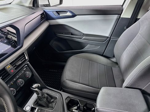Used 2023 Volkswagen Taos SE w/ Panoramic Sunroof Package FWD image 24