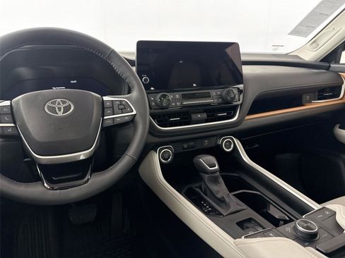 Certified 2026 Toyota Grand Highlander AWD image 33