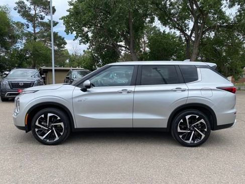 Used 2024 Mitsubishi Outlander 4WD Plug-In Hybrid image 2