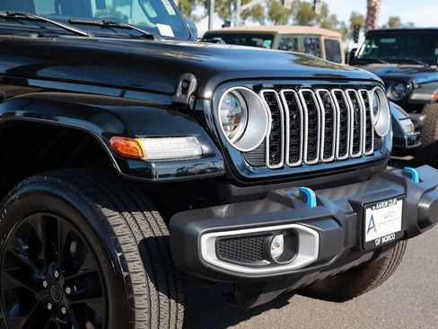 Used 2024 Jeep Wrangler Unlimited Sahara w/ Technology Group AWD/4WD image 7