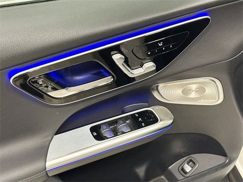 Used 2025 Mercedes-Benz GLC 300 4MATIC image 18