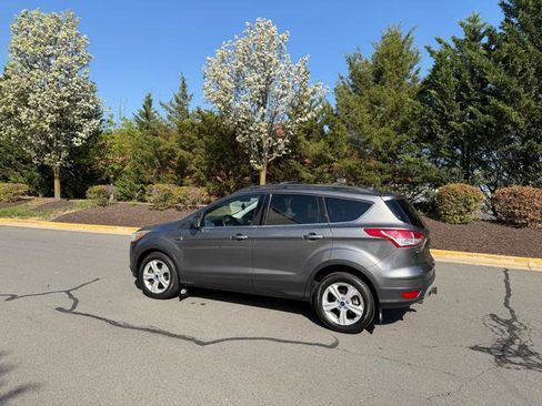 Used 2014 Ford Escape SE w/ Equipment Group 201A image 3