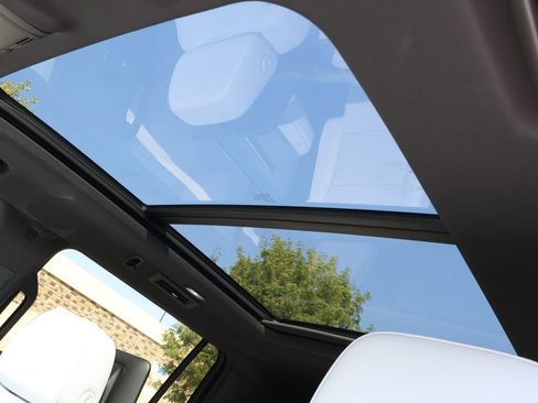 New 2025 Chevrolet Suburban Premier image 17