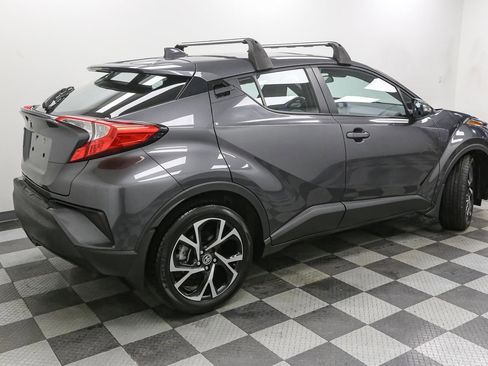 Used 2022 Toyota C-HR XLE image 8