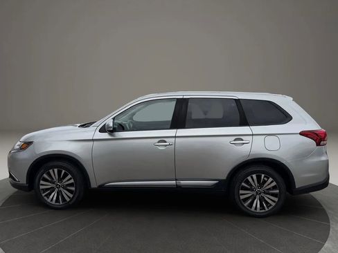 Used 2019 Mitsubishi Outlander SE image 10