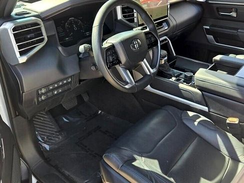 Used 2025 Toyota Sequoia Platinum AWD/4WD image 10