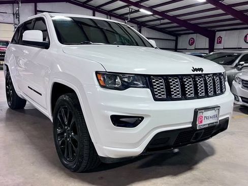 Used 2021 Jeep Grand Cherokee Laredo X AWD/4WD image 1