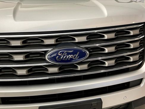Used 2017 Ford Explorer XLT w/ Equipment Group 202A FWD image 33