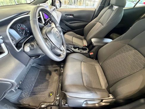 Certified 2025 Toyota Corolla Hatchback w/ SE Package FWD image 21