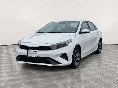 Used 2023 Kia Forte LXS image 3