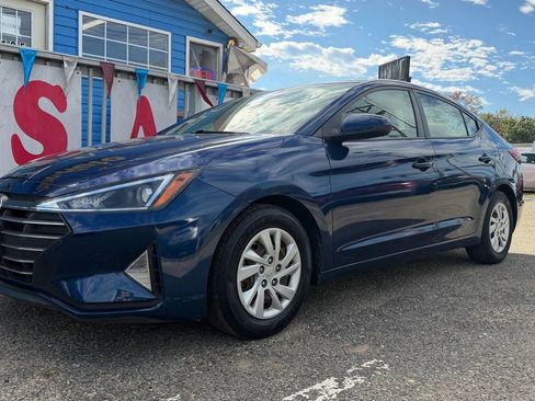 Used 2020 Hyundai Elantra SE FWD image 2