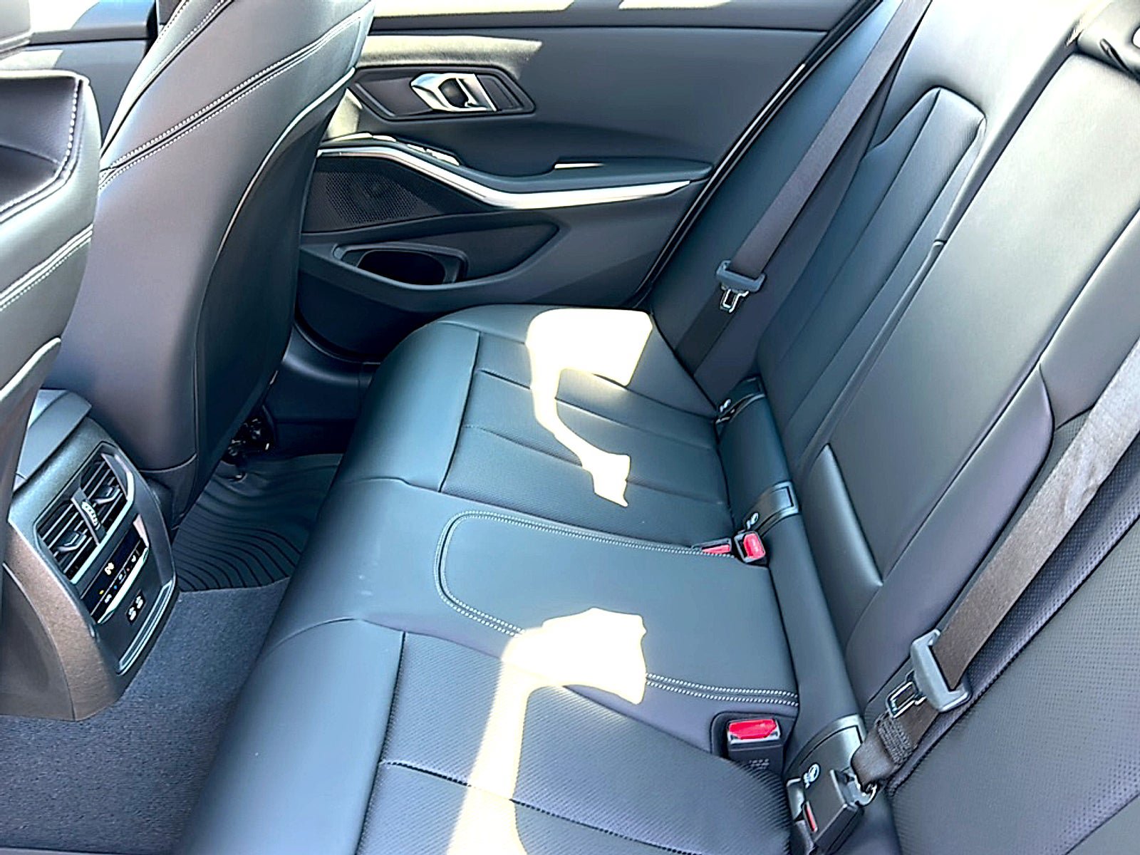 New 2026 BMW 330i Sedan w/ M Sport Package RWD image 16