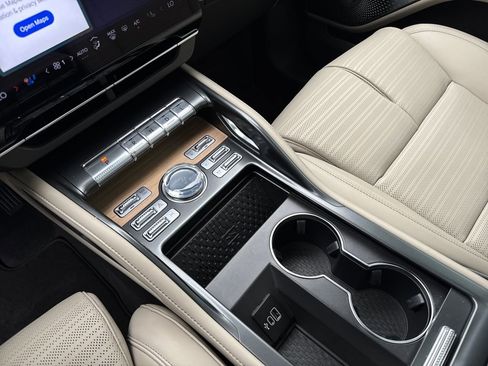 Used 2025 Lincoln Nautilus Reserve image 29