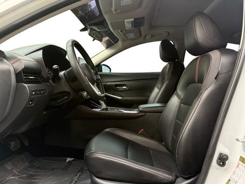 Used 2023 Nissan Sentra SR w/ SR Premium Package FWD image 9