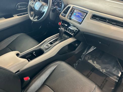 Used 2019 Honda HR-V EX image 16